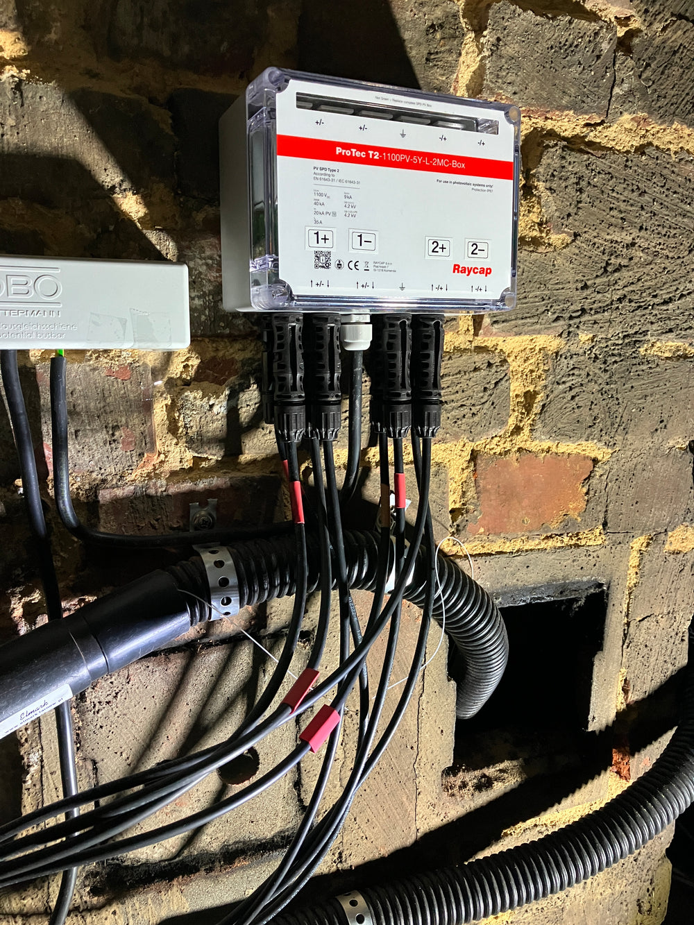 DC-Überspannungsschutz (GAK) Typ II für 2 Stränge, MC4 Stecker