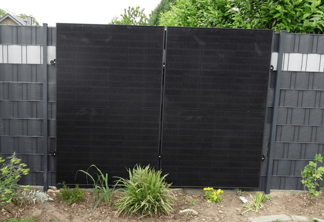 Montageset 2 PV-Module an Doppelstabmattenzaun, senkrechte Montage